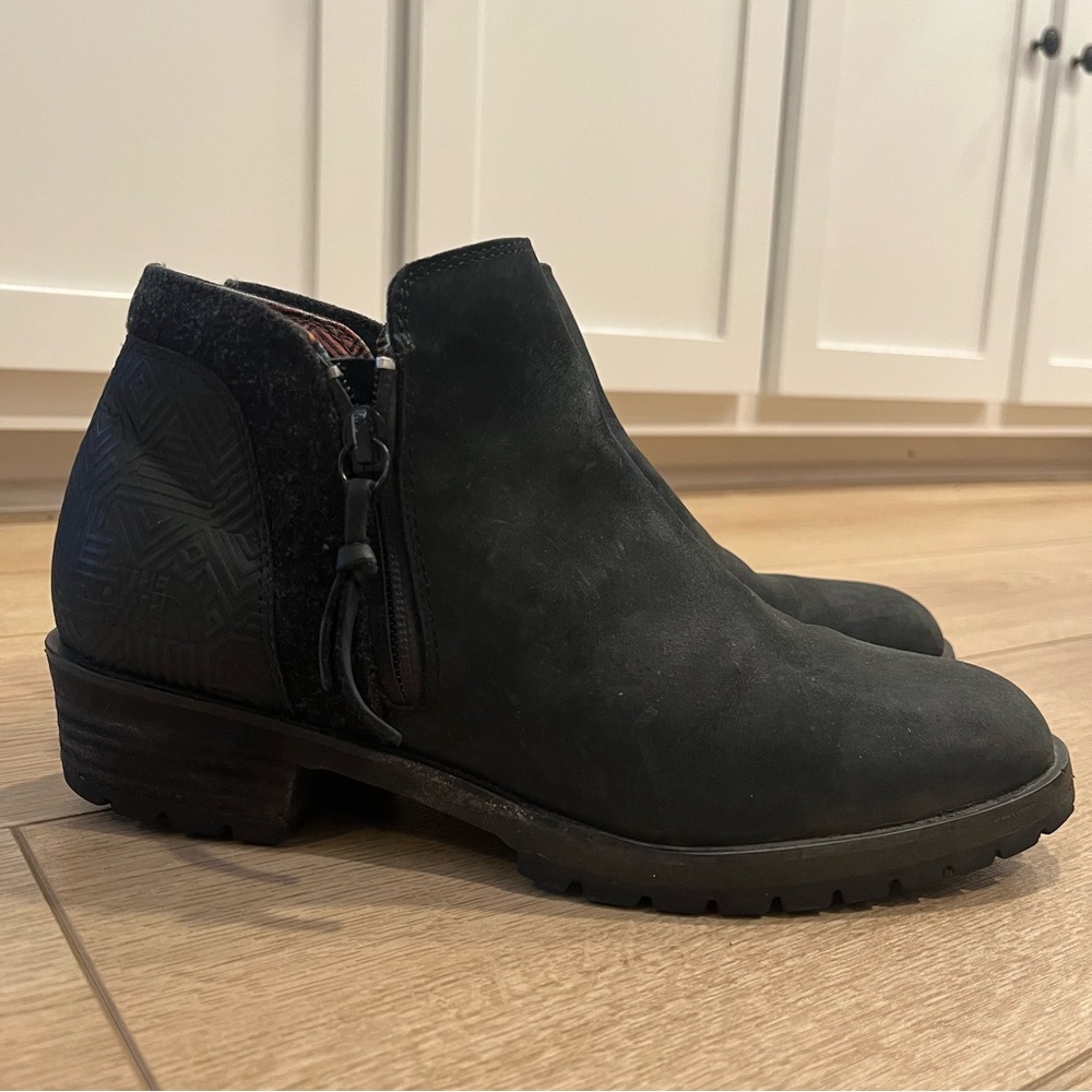 The North Face Women’s Bridgeton Black Leather Zip Ankle Bootie Size 8